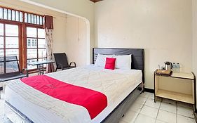 RedDoorz near Sarangan Lake